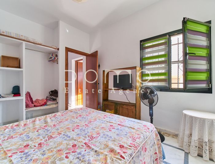 Image No.32-5 Bed Property for sale