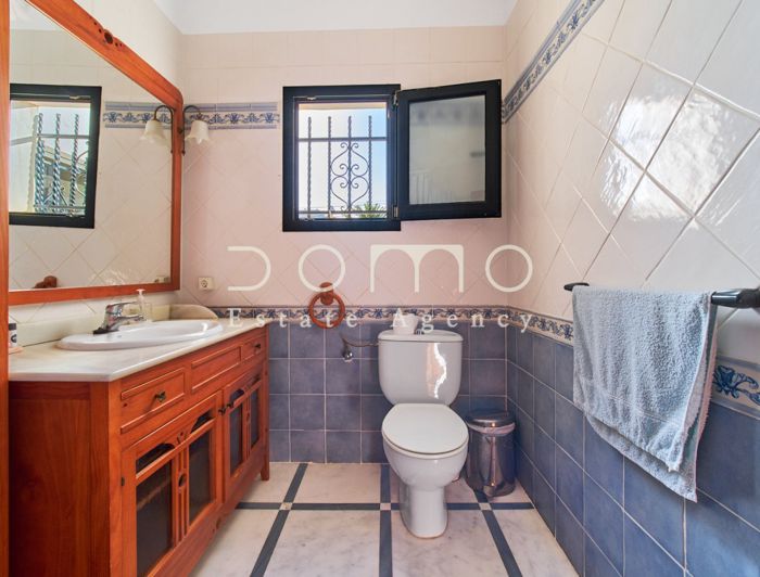 Image No.35-5 Bed Property for sale