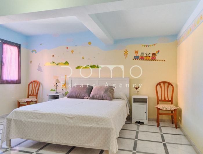 Image No.38-5 Bed Property for sale