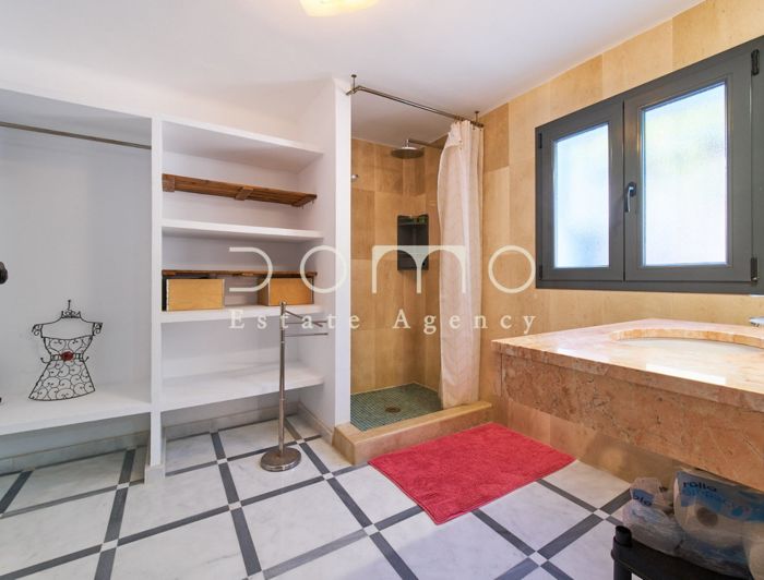 Image No.41-5 Bed Property for sale