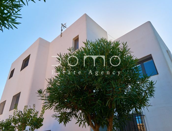 Image No.48-5 Bed Property for sale