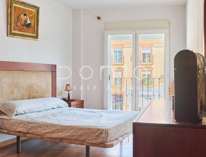 Image No.10-3 Bed Property for sale