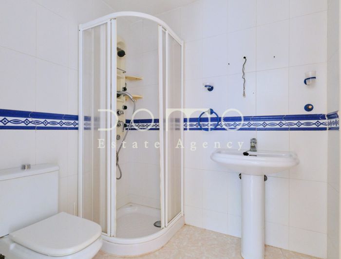 Image No.19-3 Bed Property for sale