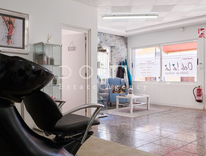 Image No.12-6 Bed Property for sale