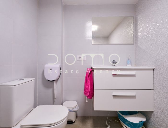 Image No.14-6 Bed Property for sale