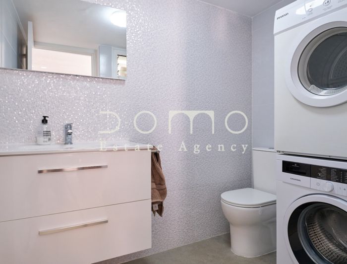 Image No.15-6 Bed Property for sale