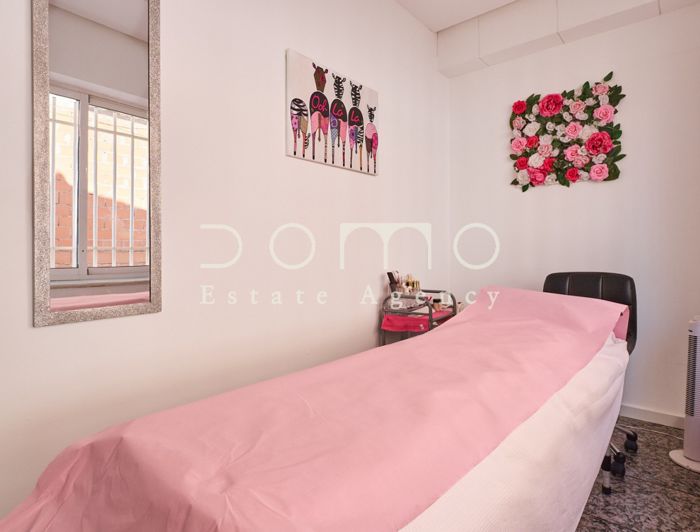 Image No.16-6 Bed Property for sale