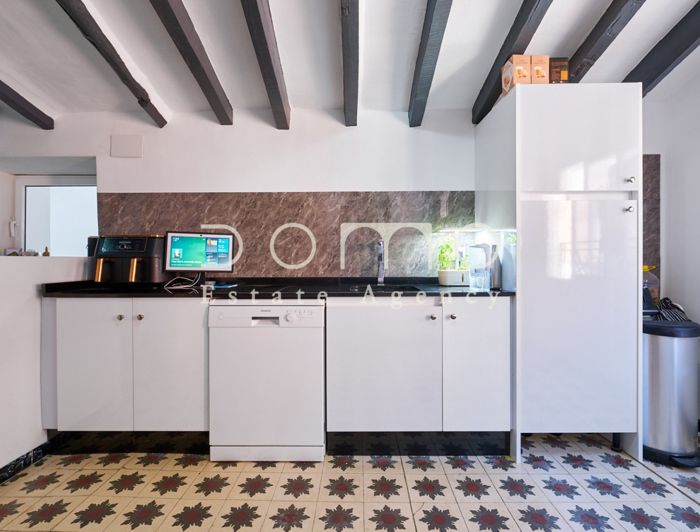 Image No.22-6 Bed Property for sale