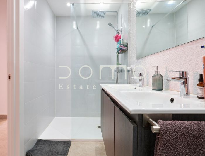 Image No.31-6 Bed Property for sale