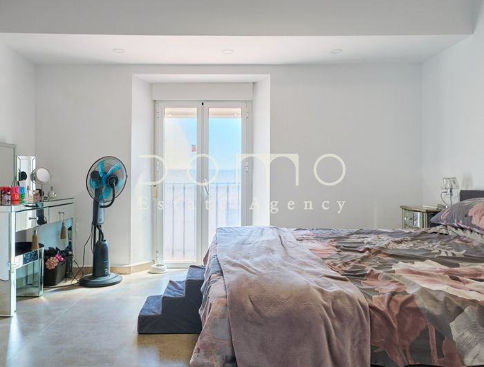 Image No.32-6 Bed Property for sale