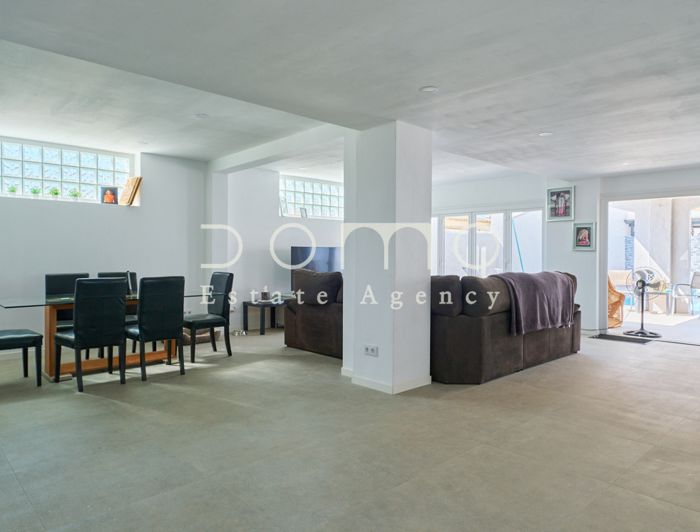 Image No.5-6 Bed Property for sale