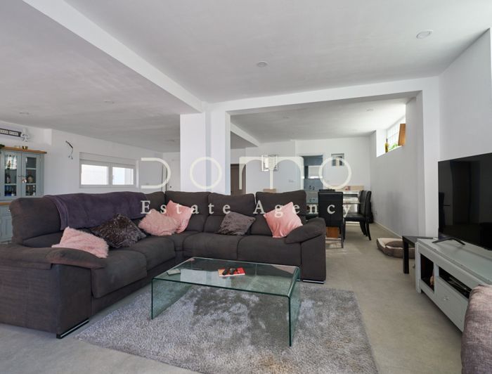 Image No.8-6 Bed Property for sale