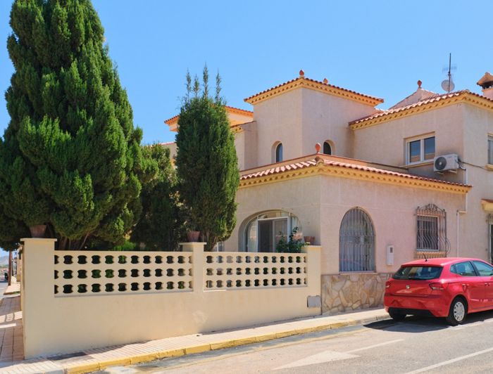 Image No.1-4 Bed Property for sale