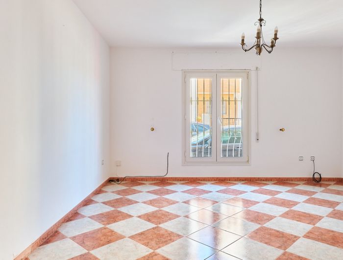 Image No.13-4 Bed Property for sale