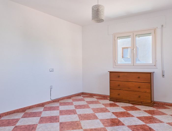 Image No.26-4 Bed Property for sale