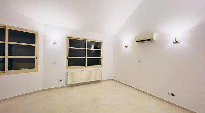 Image No.10-5 Bed Villa for sale