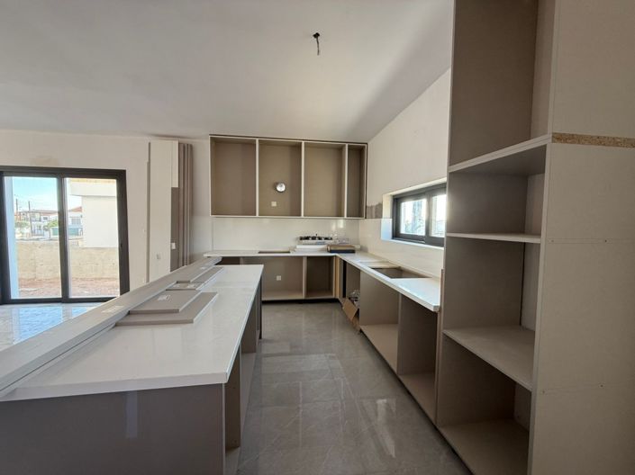 Image No.10-3 Bed Villa for sale