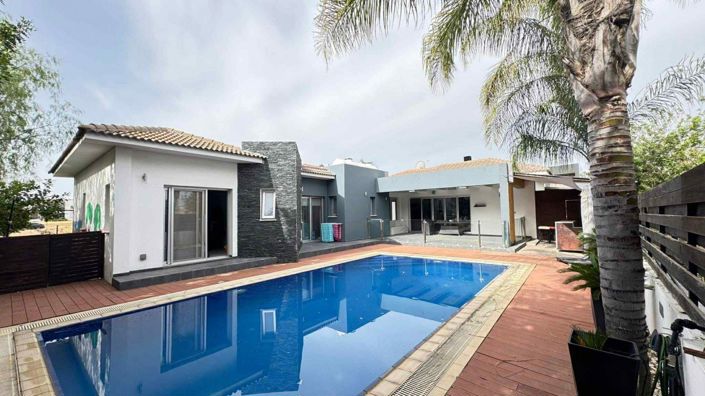 Image No.1-3 Bed Villa for sale