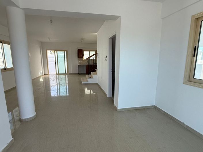 Image No.2-3 Bed Villa for sale