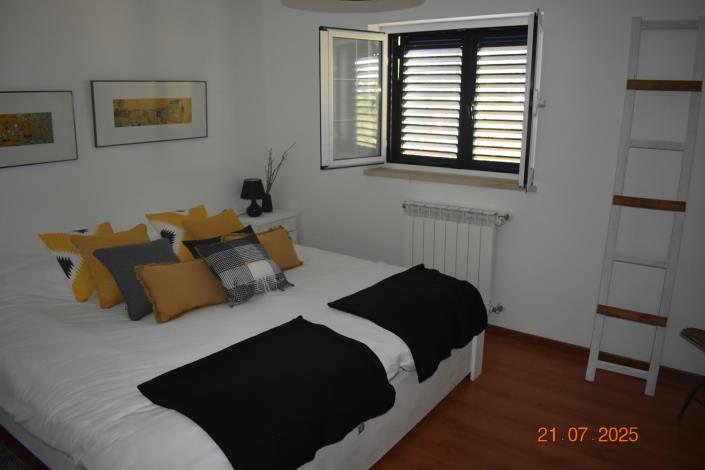 Image No.8-4 Bed House for sale