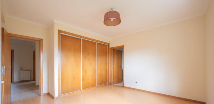 Image No.19-4 Bed House for sale