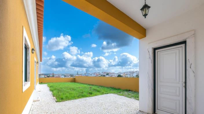 Image No.10-4 Bed House for sale