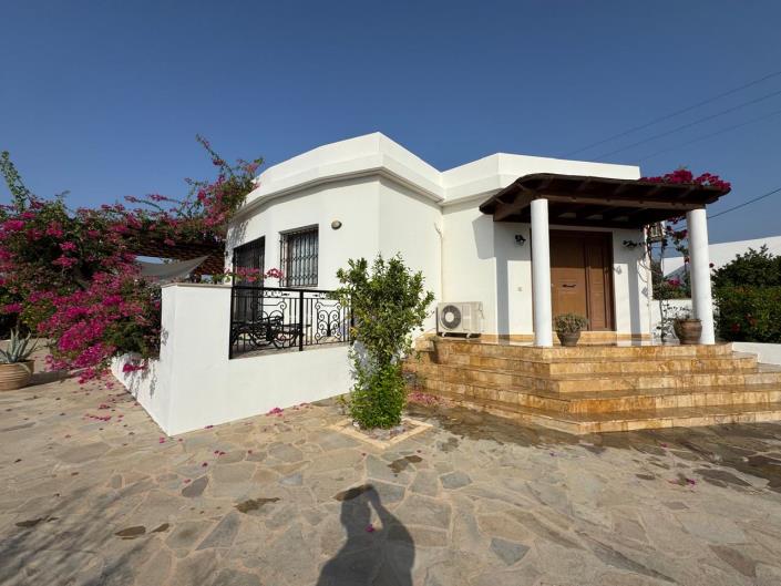 Image No.1-3 Bed House for sale