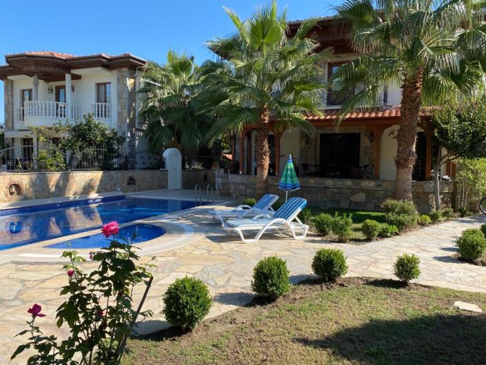 Image No.1-3 Bed Villa / Detached for sale