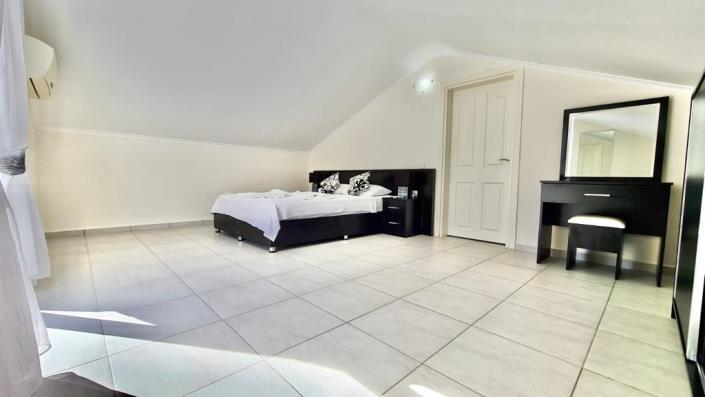 Image No.9-3 Bed Villa for sale