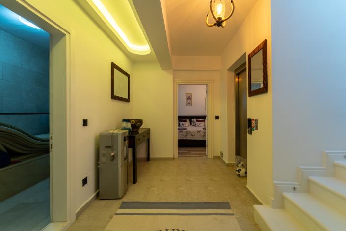 Image No.5-5 Bed Villa / Detached for sale