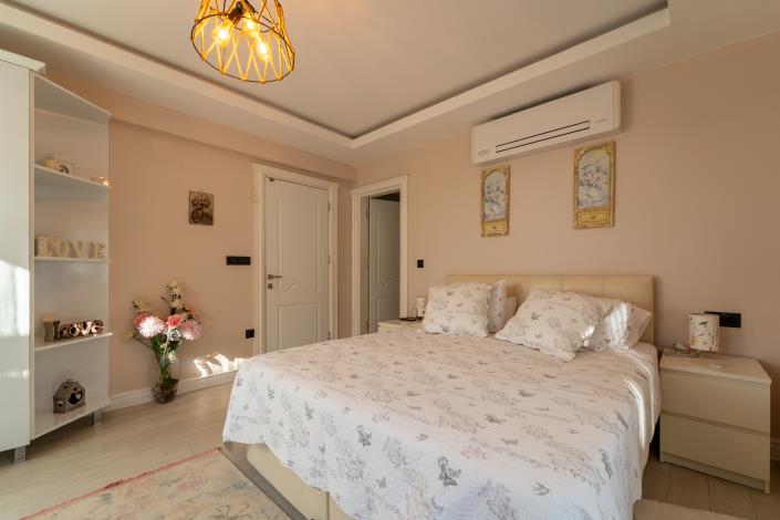 Image No.9-5 Bed Villa / Detached for sale