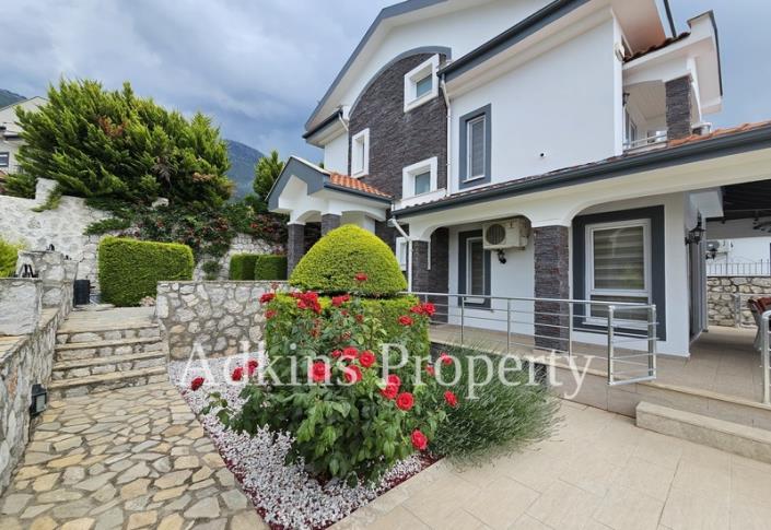 Image No.33-5 Bed Villa / Detached for sale