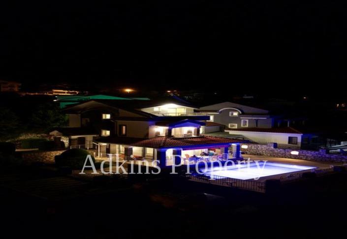 Image No.39-5 Bed Villa / Detached for sale