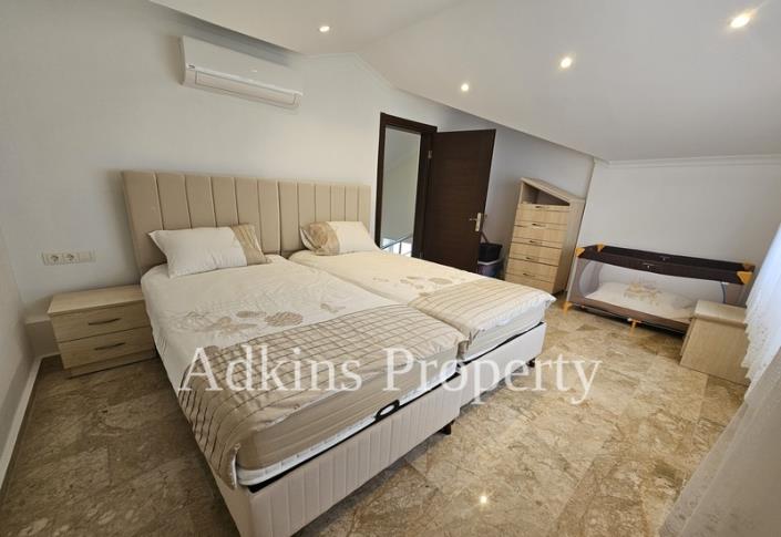 Image No.24-5 Bed Villa / Detached for sale