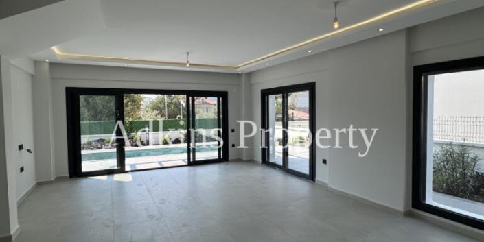 Image No.2-4 Bed Villa / Detached for sale