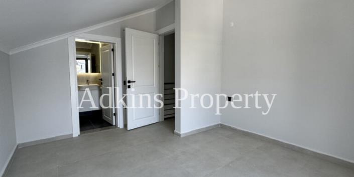 Image No.24-4 Bed Villa / Detached for sale