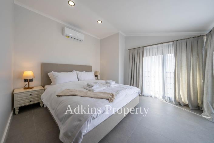 Image No.6-4 Bed Villa / Detached for sale