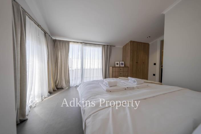 Image No.12-4 Bed Villa / Detached for sale