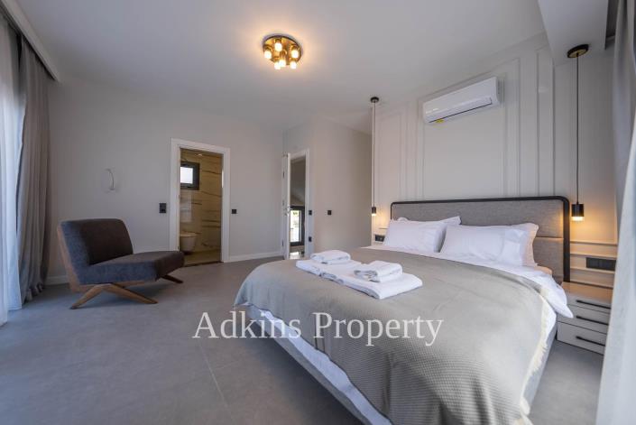 Image No.11-4 Bed Villa / Detached for sale