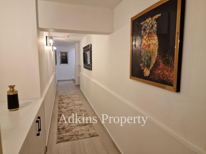 Image No.17-5 Bed Villa / Detached for sale