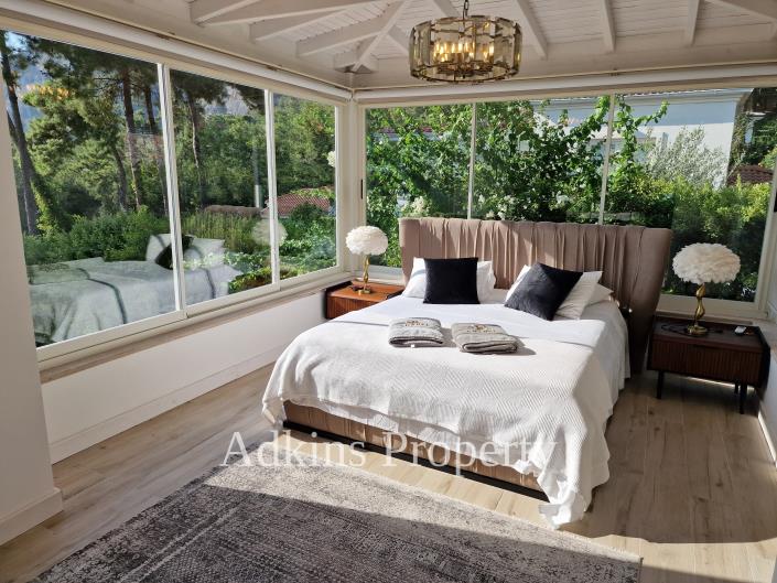 Image No.8-5 Bed Villa / Detached for sale