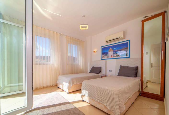 Image No.8-3 Bed Villa / Detached for sale