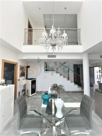 Image No.40-4 Bed Chalet for sale