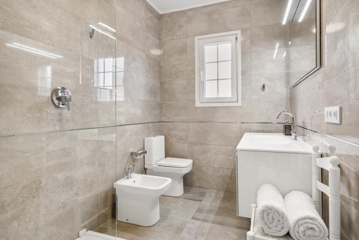 Image No.12-4 Bed Villa for sale