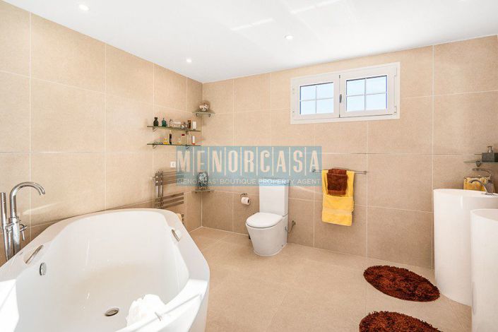 Image No.15-4 Bed Villa for sale