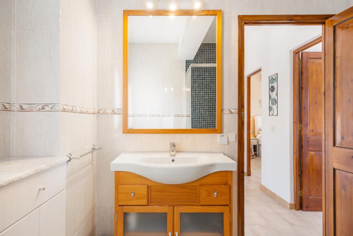 Image No.8-4 Bed Country House for sale