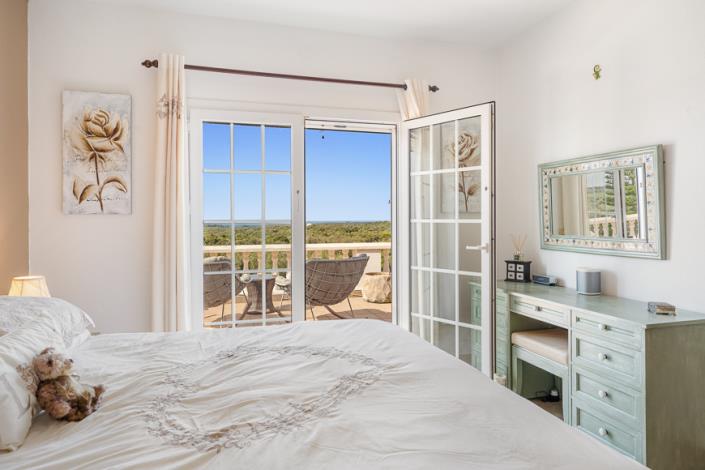 Image No.10-4 Bed Country House for sale