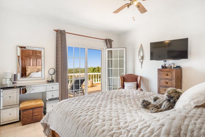 Image No.11-4 Bed Country House for sale