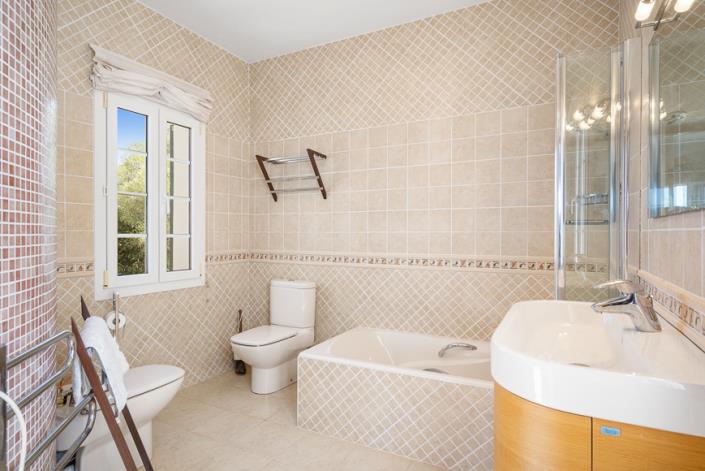 Image No.13-4 Bed Country House for sale