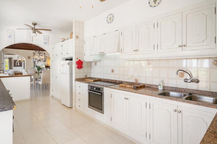 Image No.32-4 Bed Country House for sale